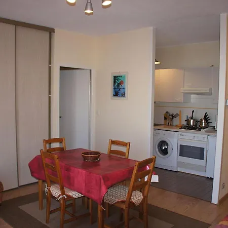 Apartment Pleasant In With Balcony *